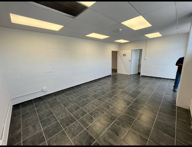 396M² WAREHOUSE TO LET IN TOKAI